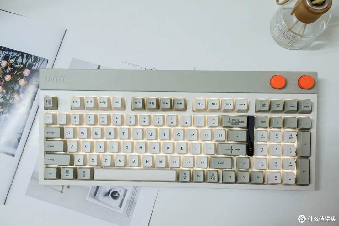 洛斐小方98三模机械键盘体验:复古感设计,手感软弹,久敲不累