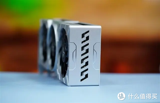 开箱体验|影驰 RTX 4070 SUPER  金属大师 OC 展现不一样的性能力