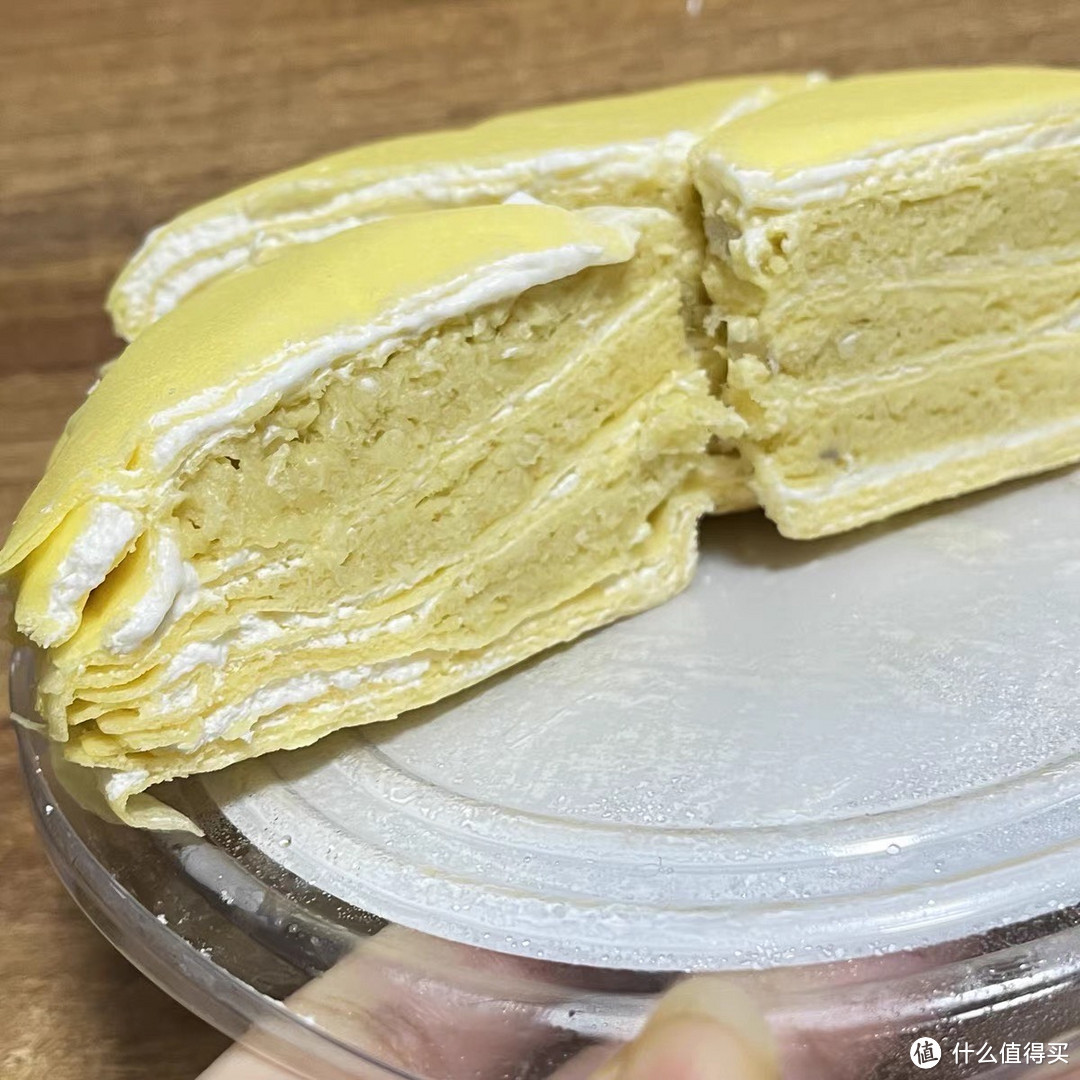 榴莲千层蛋糕是一道非常受欢迎的甜点