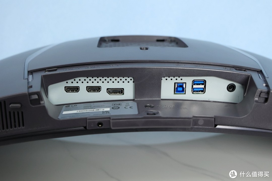 世界上最弯的显示器！OLED再度进化——LG 34GS95QE电竞显示器评测
