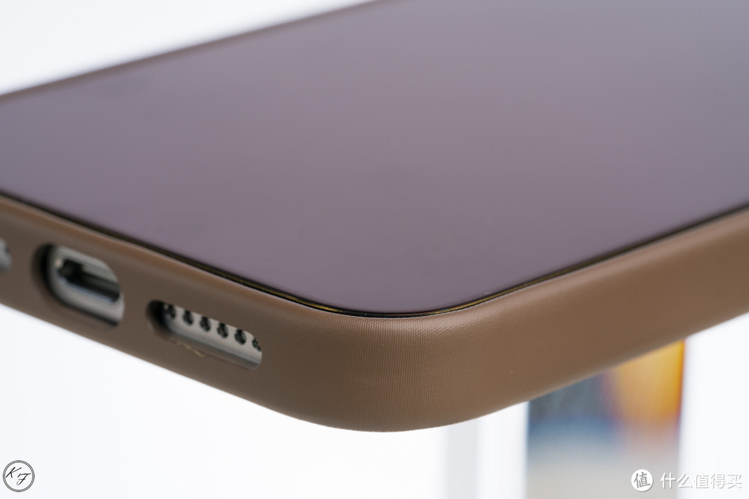 或许8成新才是正确选择 浅褐色Apple iPhone 15 Pro Max精织斜纹保护壳