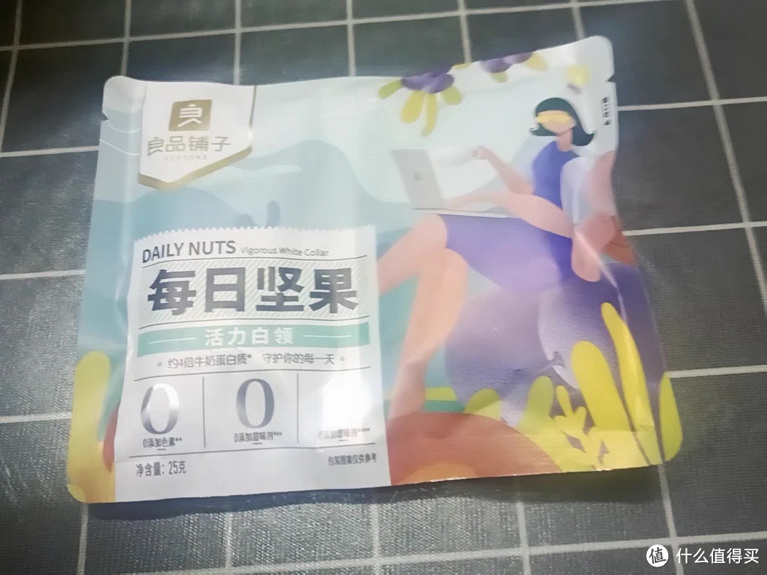 健康小零嘴：良品铺子每日坚果