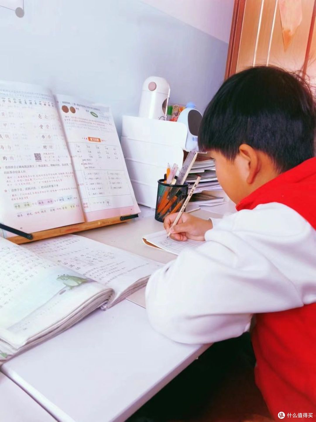 开学后,孩子上课总是打不起精神,该怎样帮助他?