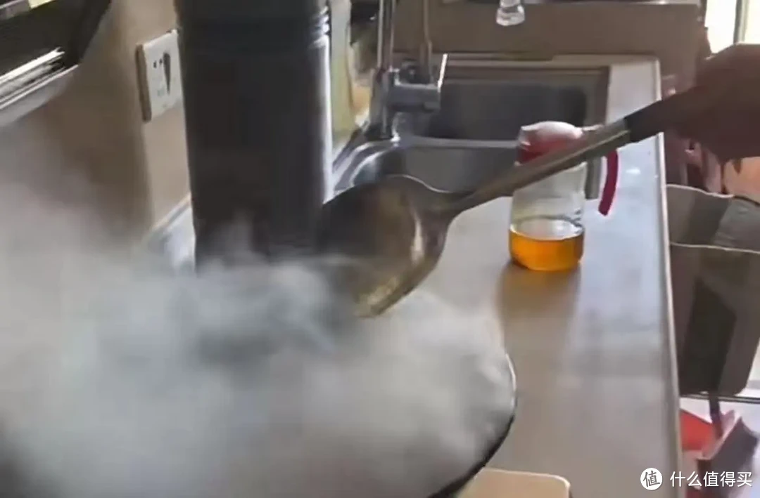 为什么「蒸汽洗」油烟机明明比人工清洗方便，却没有从一开始被研发出来？