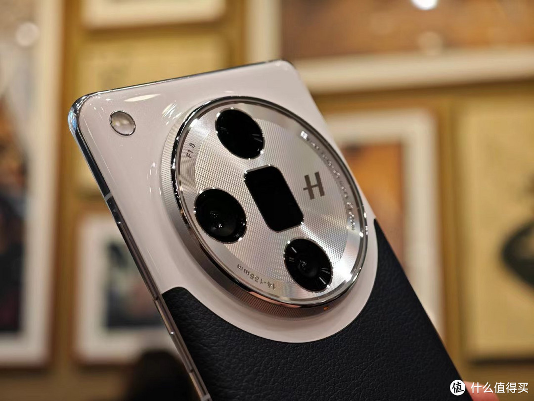 OPPO Find X7 Ultra：银色镜头盖板引领手机美学新潮流