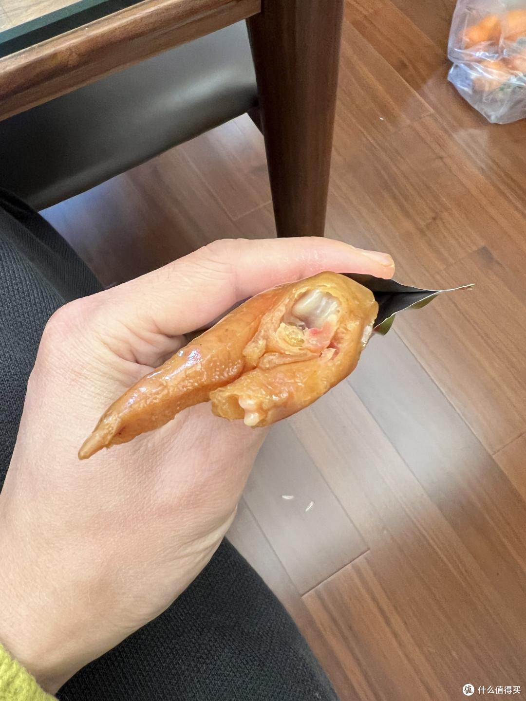 去泉州玩，回来带的鸡爪，味道还是不错的