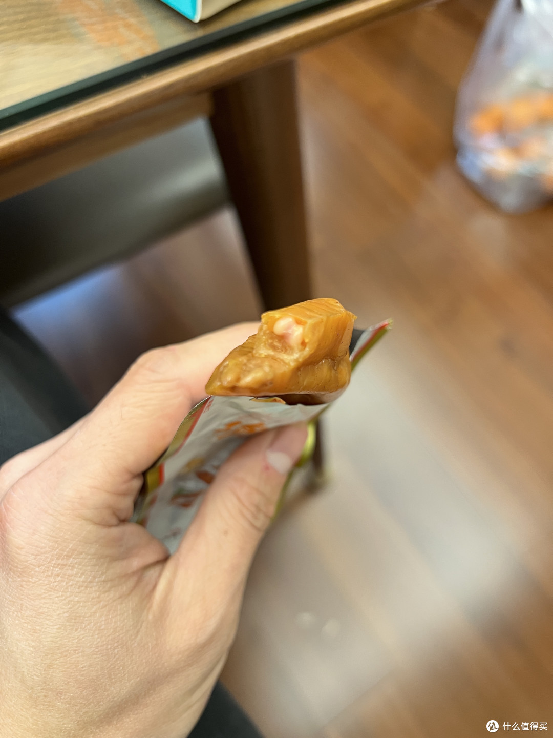 去泉州玩，回来带的鸡爪，味道还是不错的