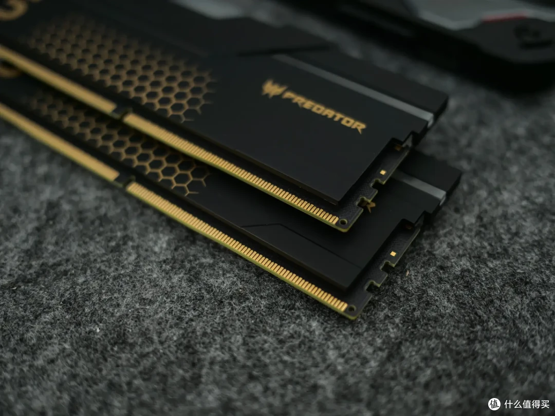 容量更大,超频更容易丨宏碁掠夺者冰刃24GBx2 DDR5 6800内存超频测试