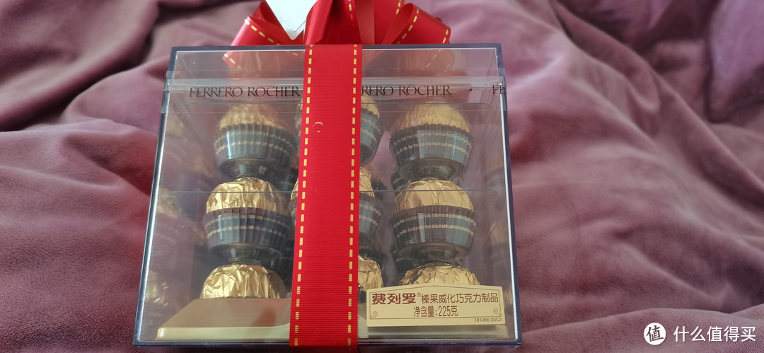过生日老公送盒巧克力很是惊喜，看来生活需要仪式感