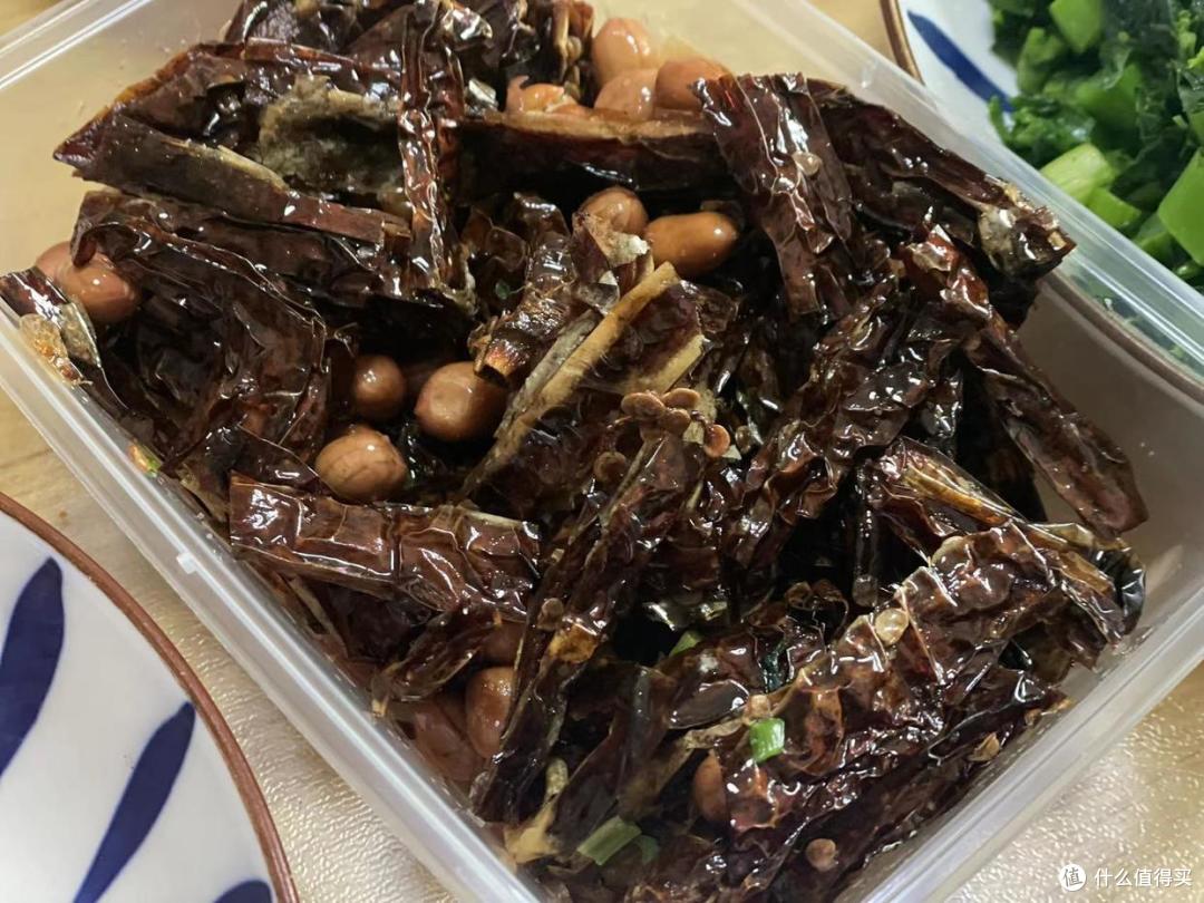 回娘家拜年，爸妈的大餐在朋友圈走红，网友：女儿是捡来的吧！