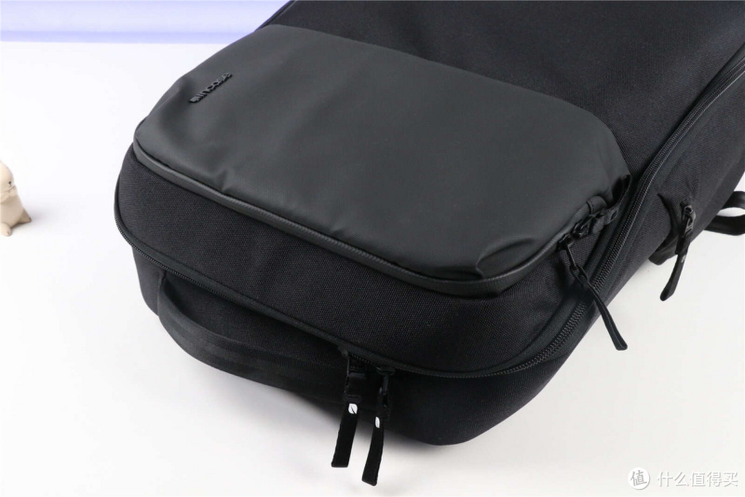 Incase ARC DayPack双肩包,科技与美学的完美结合