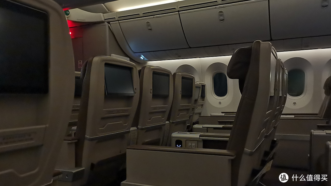想不大东航的超经这么霸气--打卡东航787超级经济舱