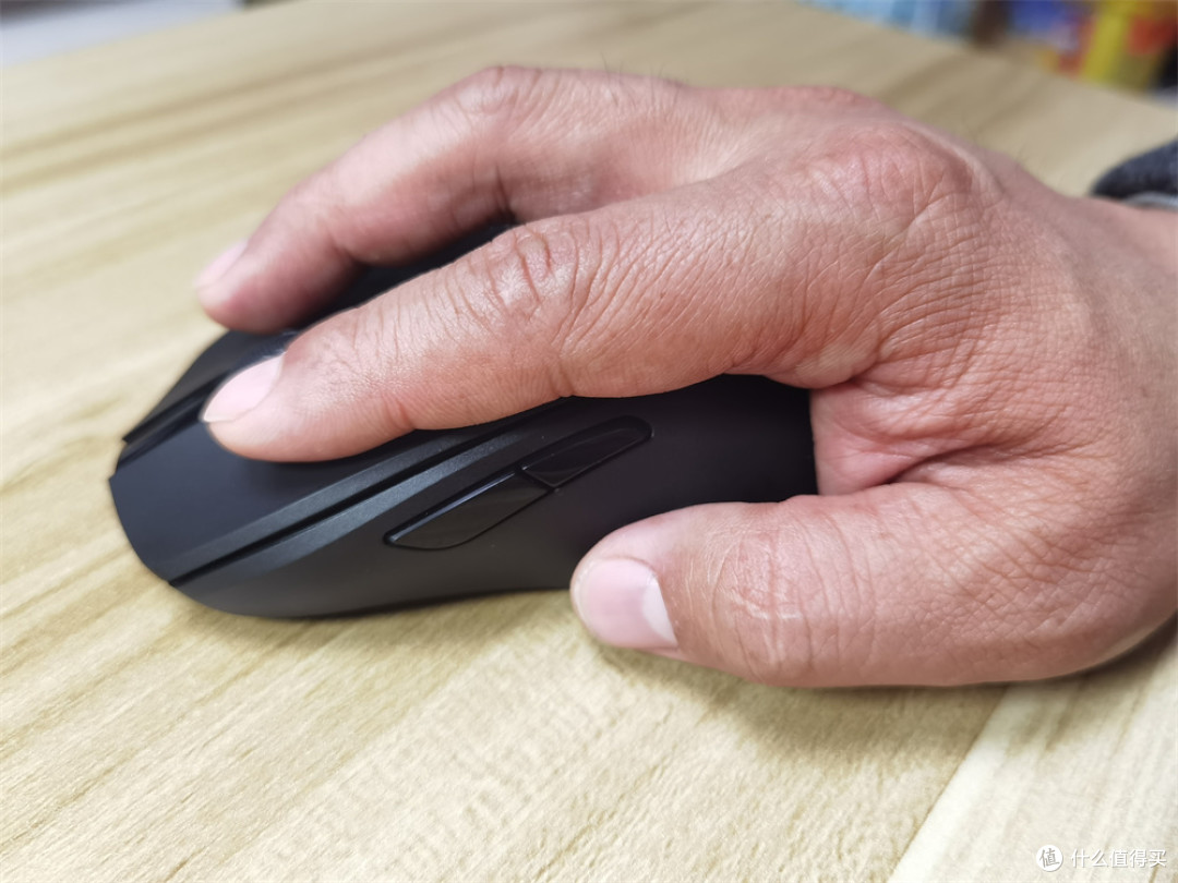 专为中小手设计轻量化高配双模游戏鼠标雷柏v300pro确实不错