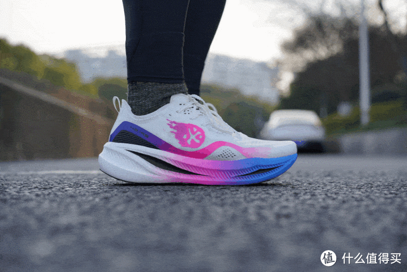 全方位解读:必迈惊碳Fly、惊碳2.0和惊碳MIX PLUS的中底材料+碳板设计
