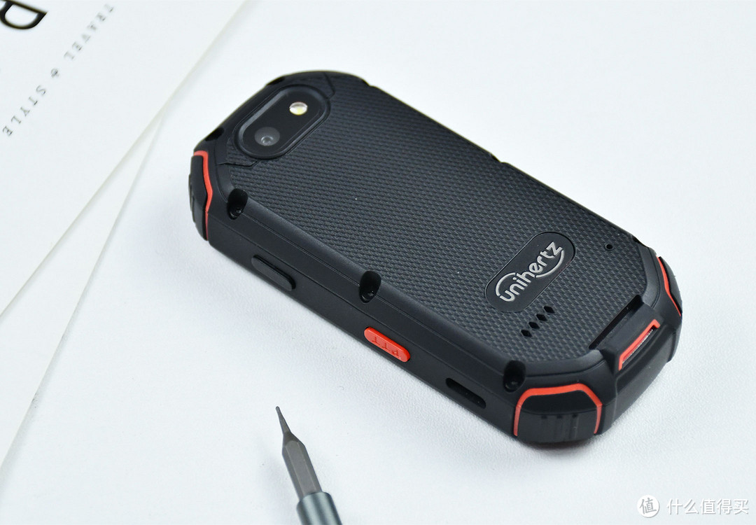 这么小能看清楚吗245英寸屏幕的迷你三防手机简评