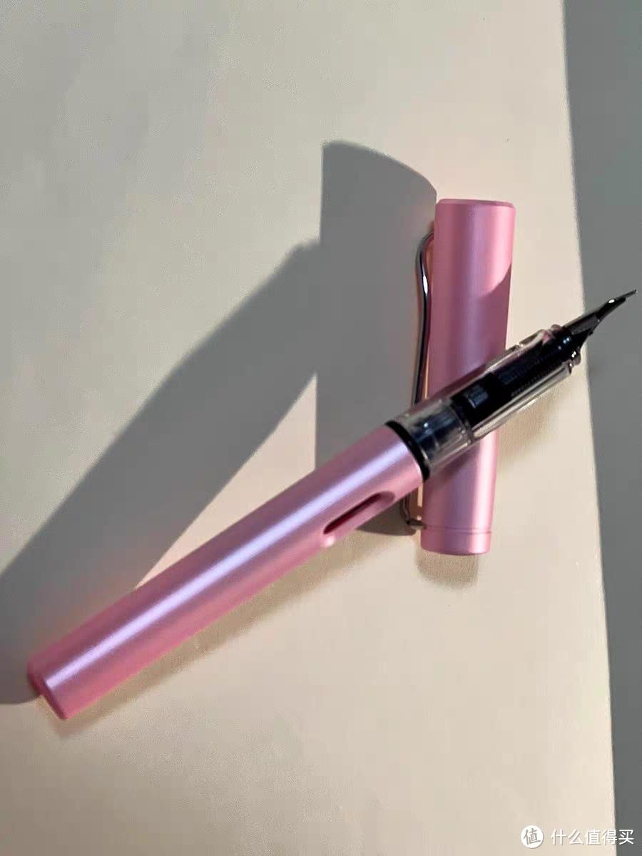 ​粉粉嫩嫩的钢笔，小女孩的书写梦想启航