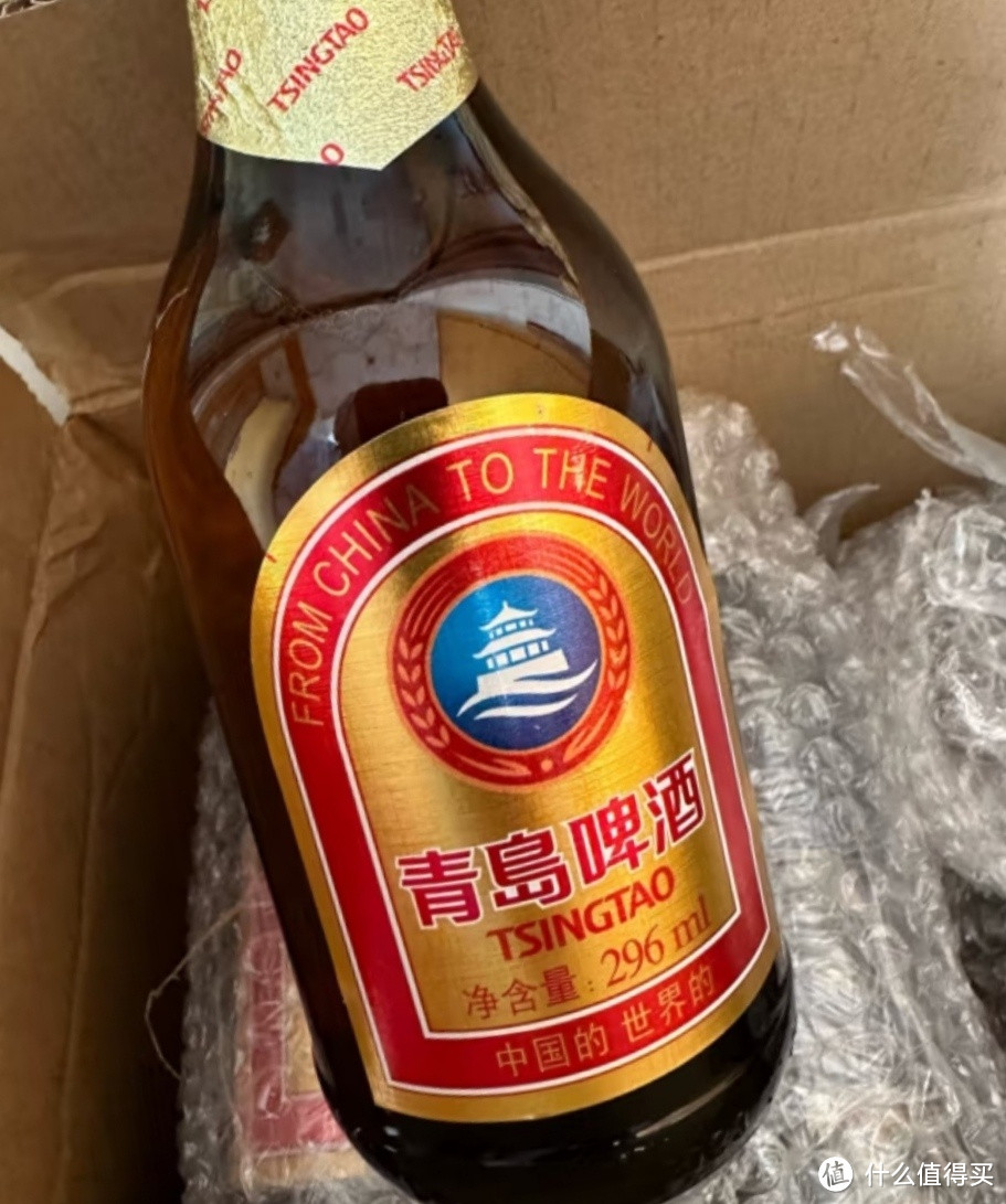 青岛啤酒小棕瓶，下班放松的绝佳酒饮。