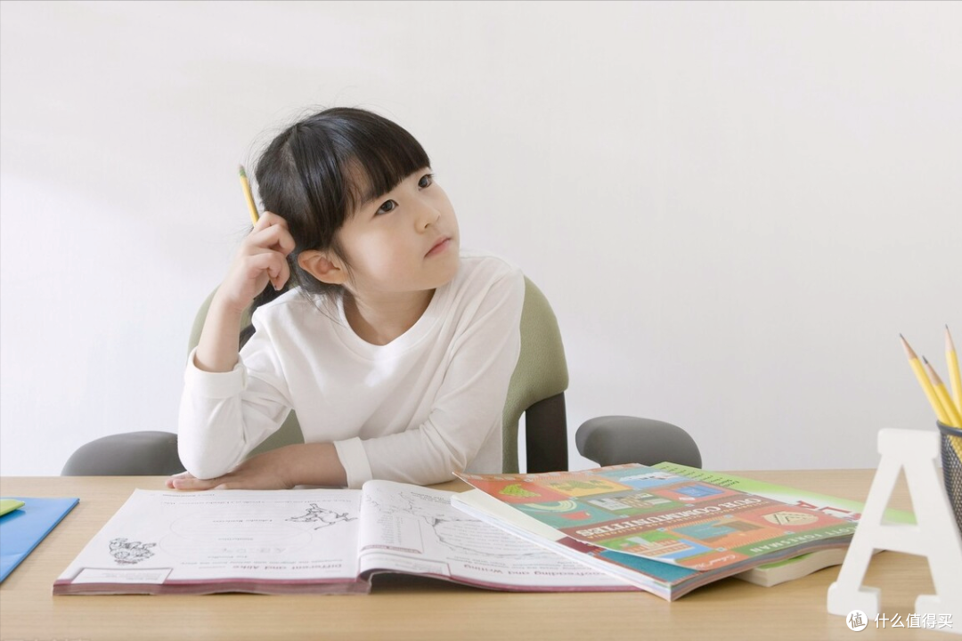 孩子总挤眉弄眼,原来是一种病,还有这4个小动作也不能忽视