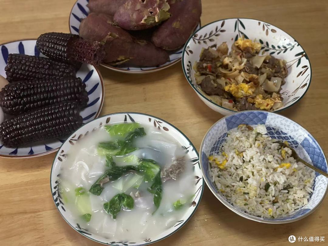 老公晒儿子放假与上学后,老婆的一日三餐,网友:绝对是亲生的!