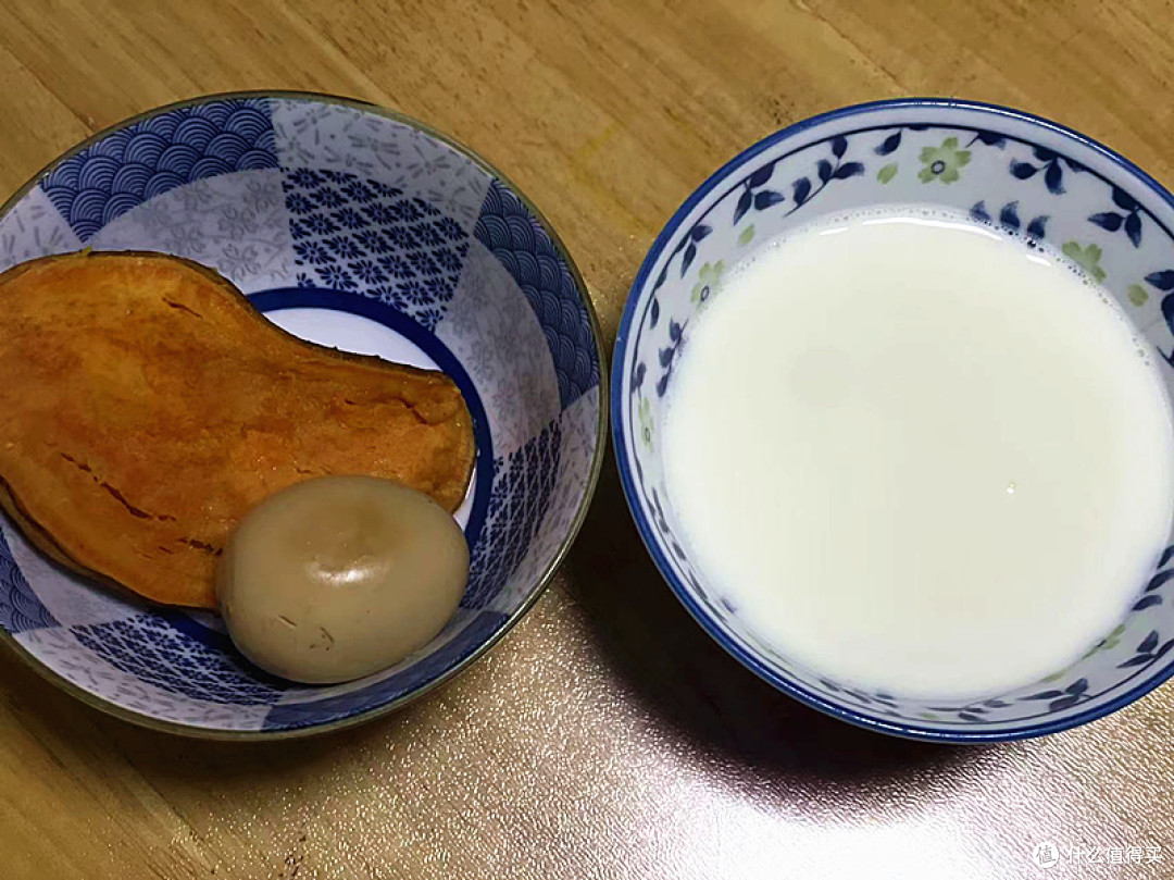 老公晒儿子放假与上学后,老婆的一日三餐,网友:绝对是亲生的!