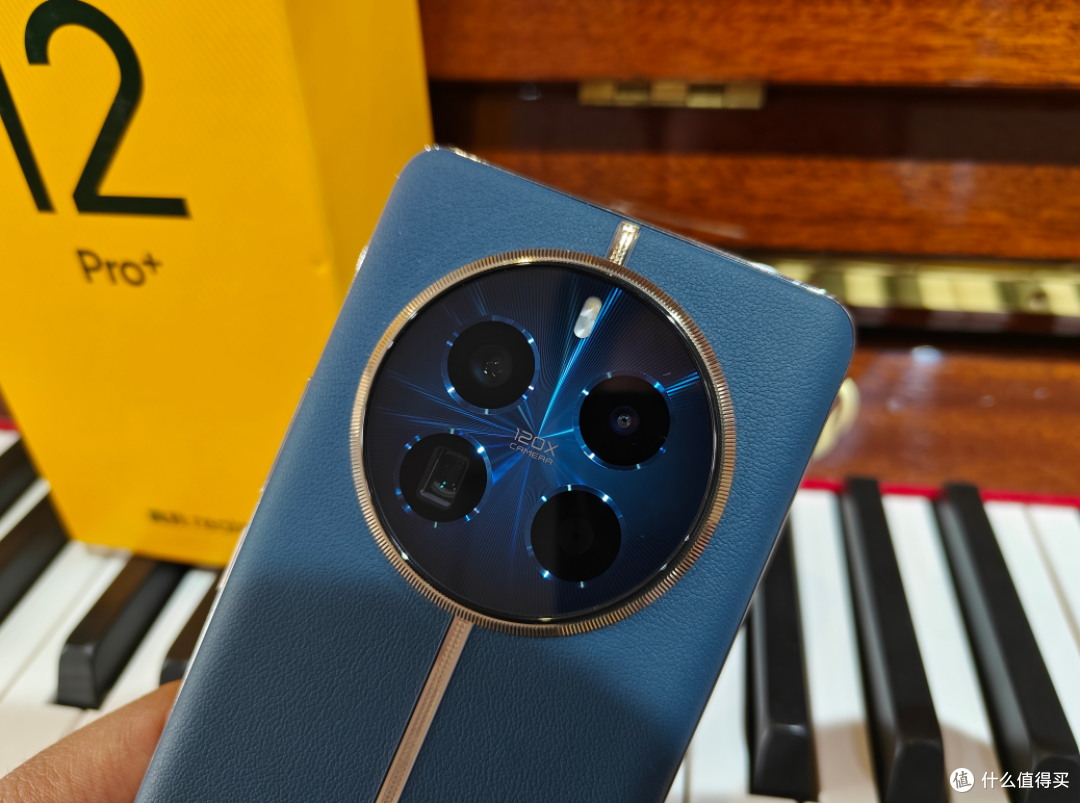 真我12 Pro+首发入手体验：OV64B潜望长焦打造同价位无敌影像