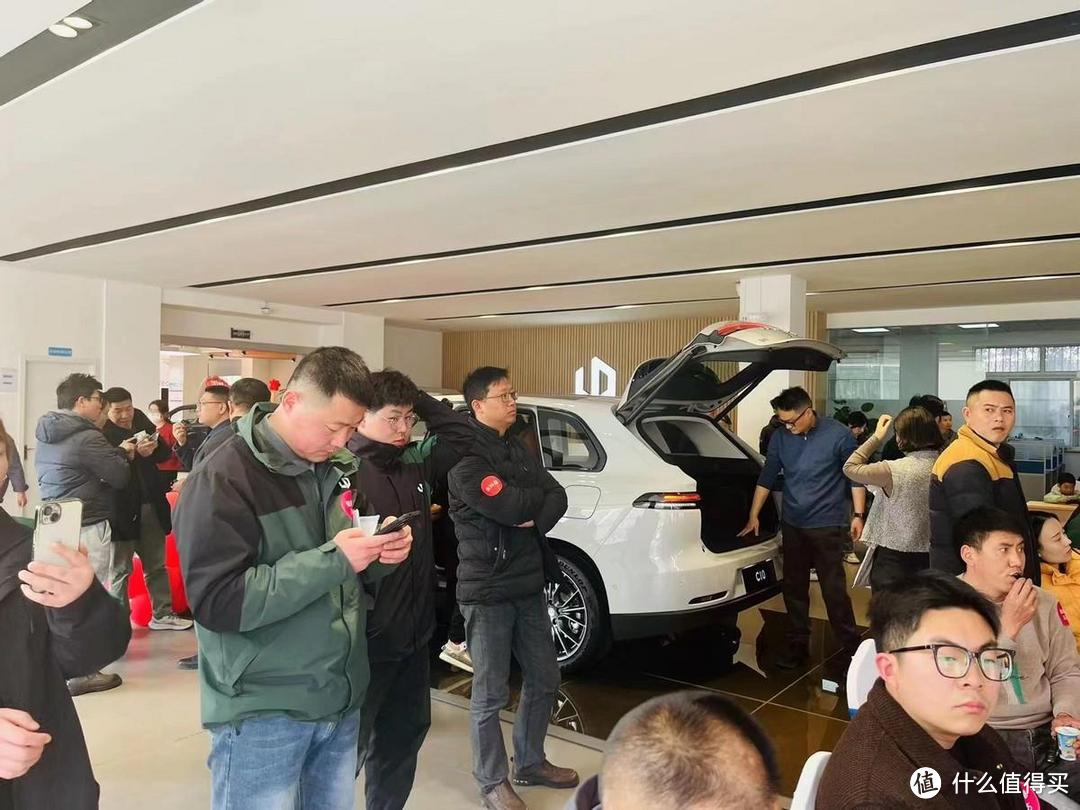 新能源SUV“卡位战”,零跑C10与深蓝S7,谁能卷到最后?