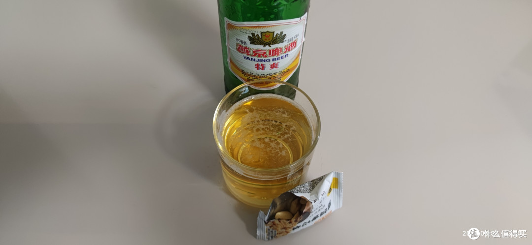 突然想起来家里还放了一箱燕京的瓶装啤酒好紧张啤酒快要过期了