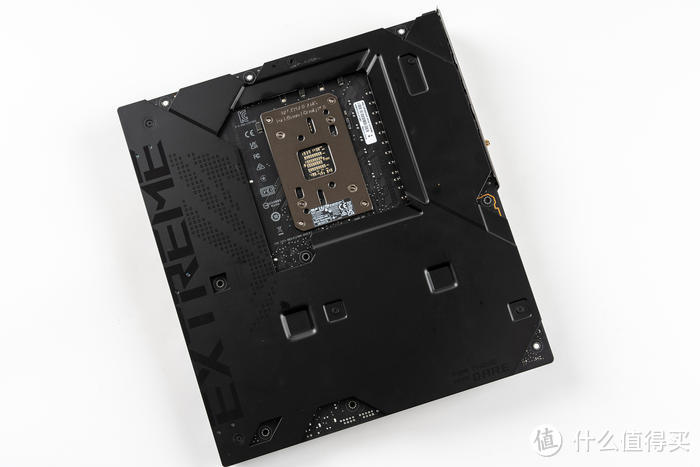 紫金绽放——ROG Crosshair X670E Extreme + 创世神GR701分体水冷装机展示