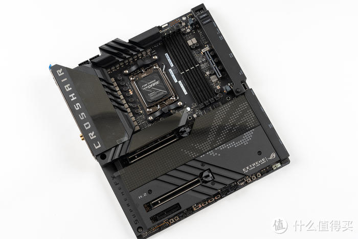 紫金绽放——ROG Crosshair X670E Extreme + 创世神GR701分体水冷装机展示