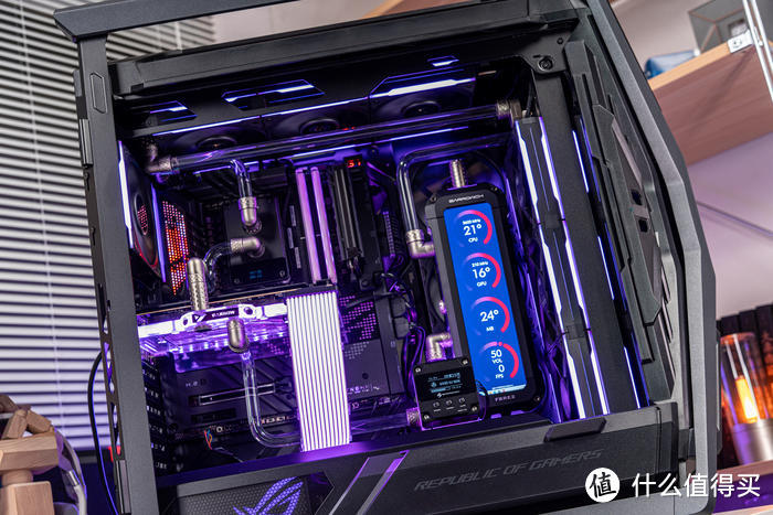 紫金绽放——ROG Crosshair X670E Extreme + 创世神GR701分体水冷装机展示