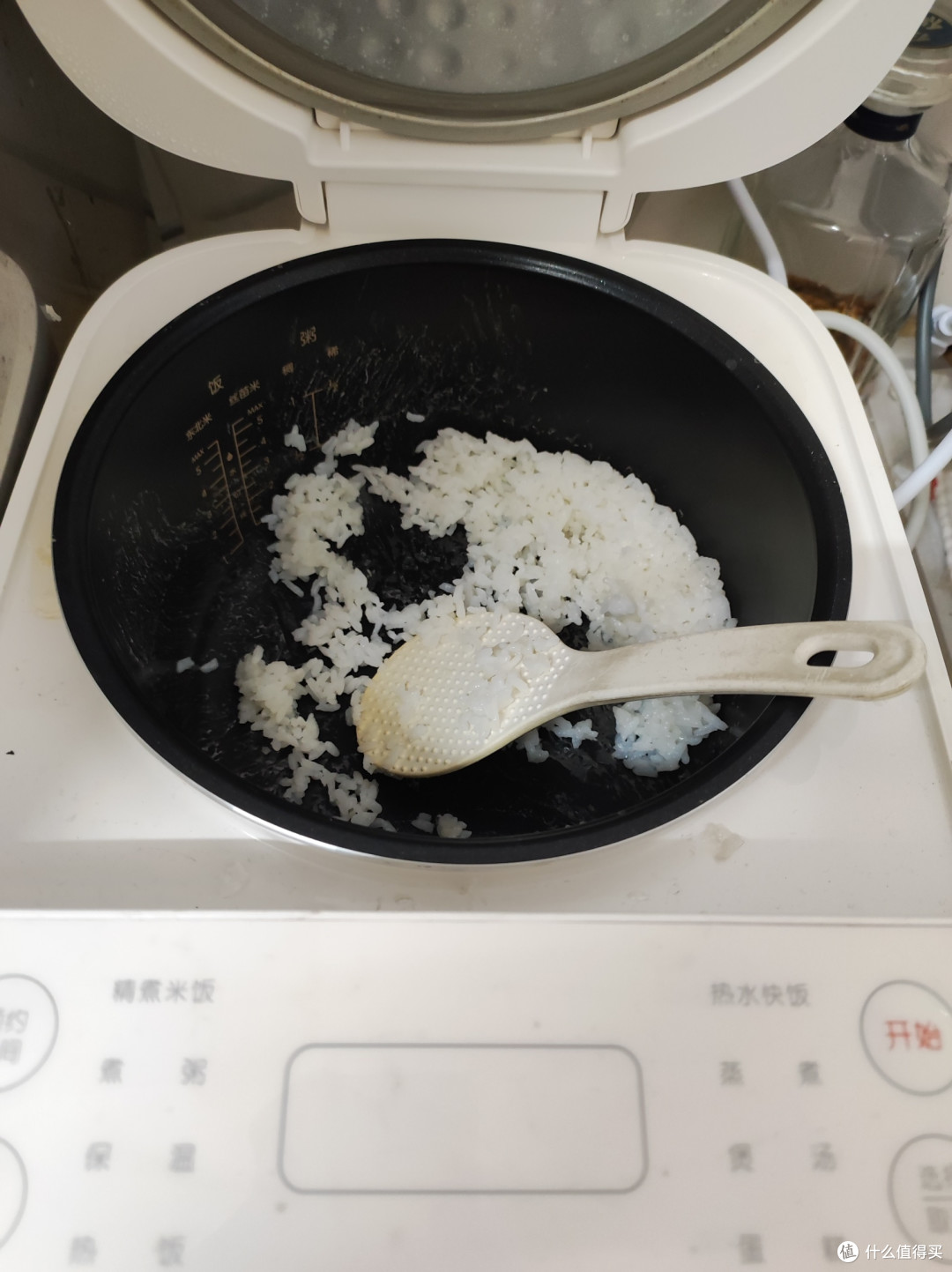 小小个的小米电饭煲，适合2到3人家庭使用。煮饭还是不错的