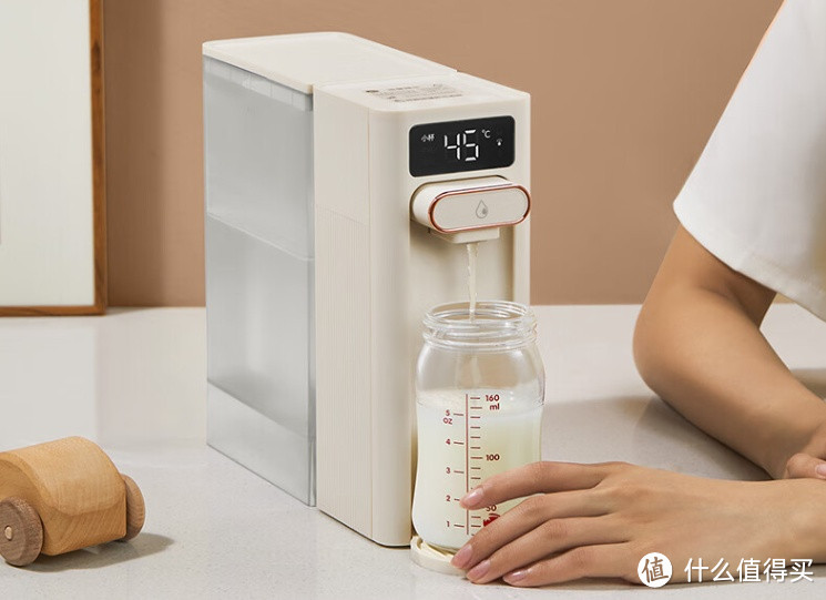 乐扣乐扣 便携式即热饮水机，为宝宝提供百分百营养的理想选择