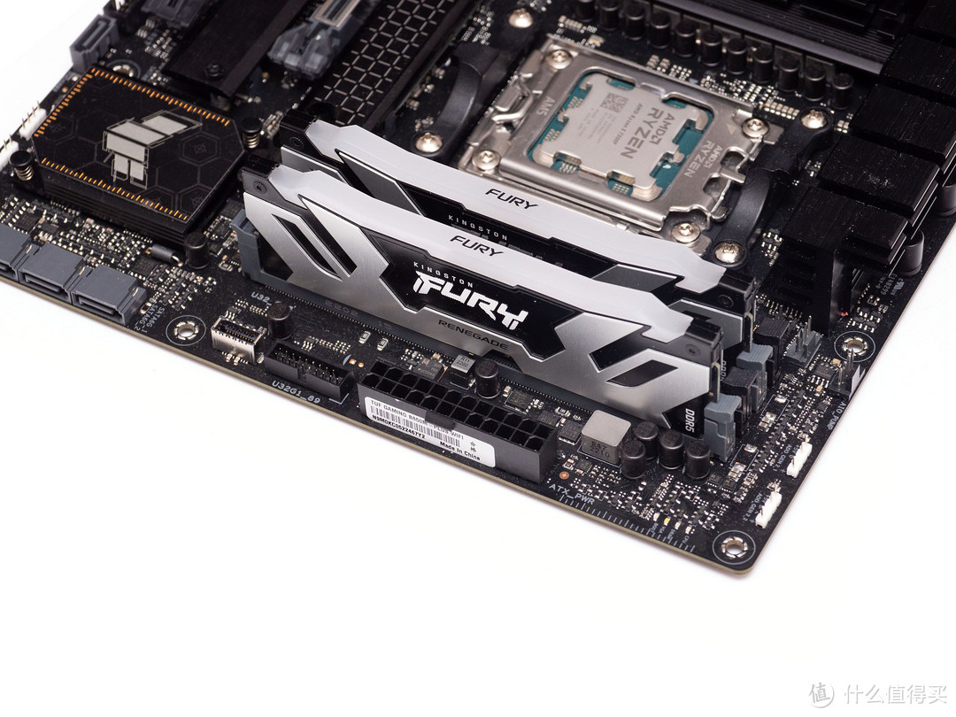 基础,搭配6400mhz ddr5内存进行测试,测试的6750gre是来自华硕的dual