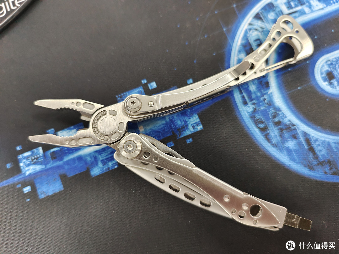 莱泽曼工具钳 10年少侠可有敌手？Leatherman-Skeletool[何必瑞士军刀]