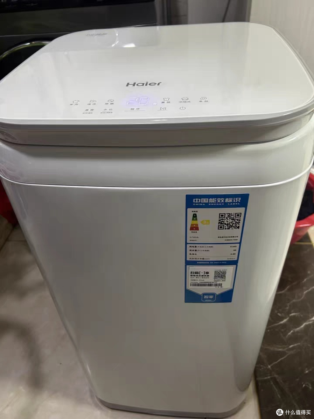 小孩子的衣服洗起来比较方便