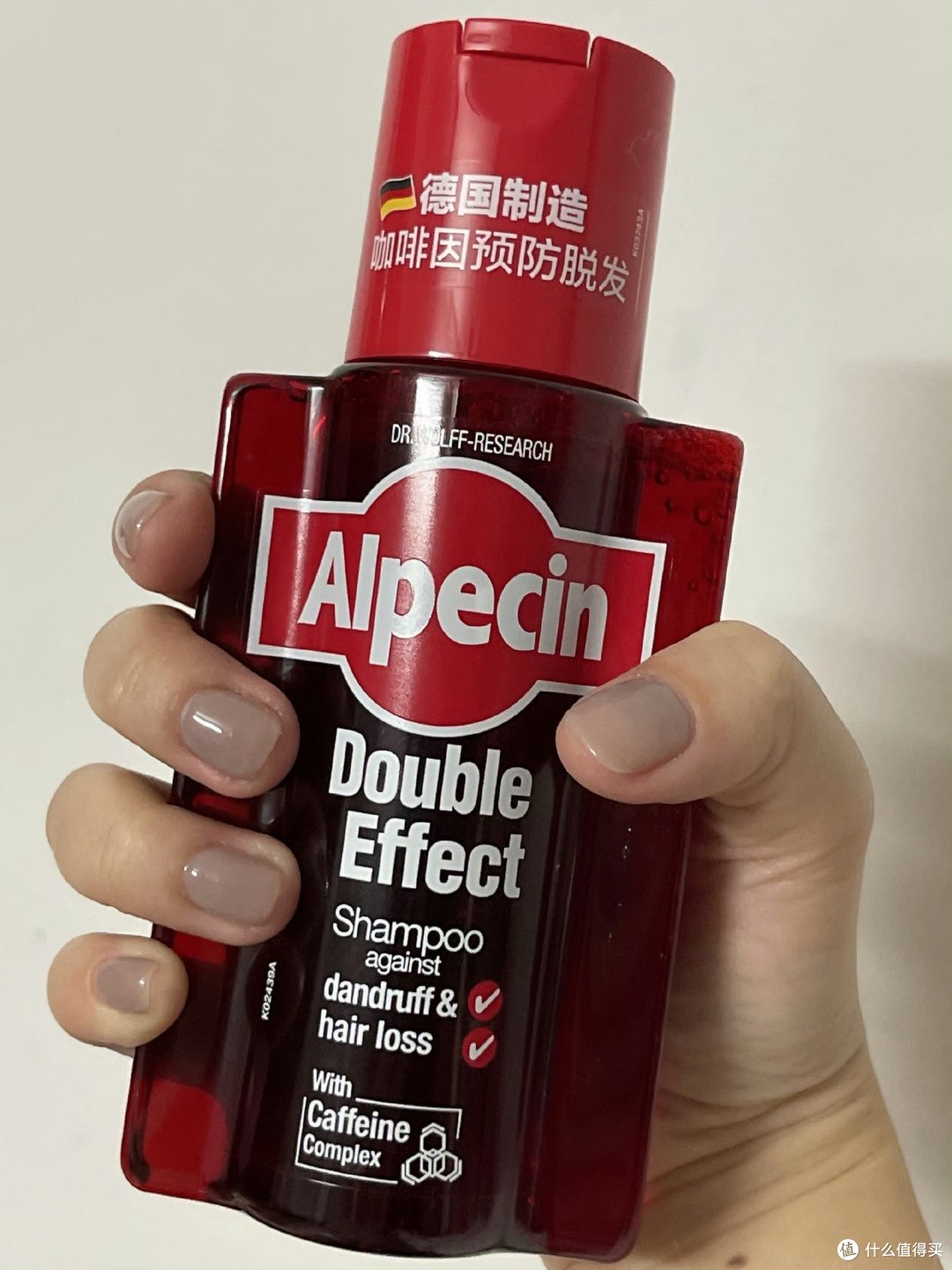 这款洗发露不仅专注于防脱,还兼具控油和去屑的功效。