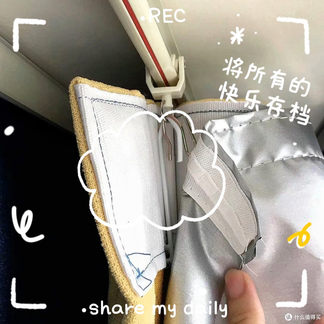 夜幕下的秘密:窗帘下的世界