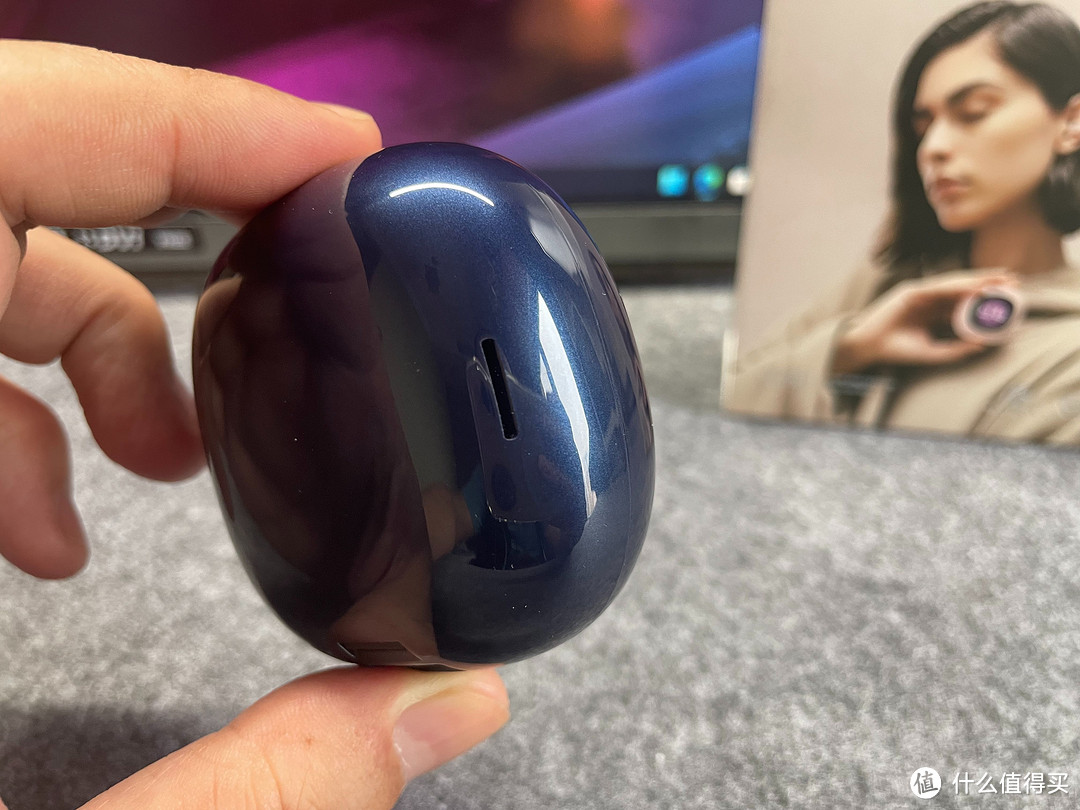 大屏耳机盒里有“器灵”?还能一键录音自带内存?这还是耳机吗?