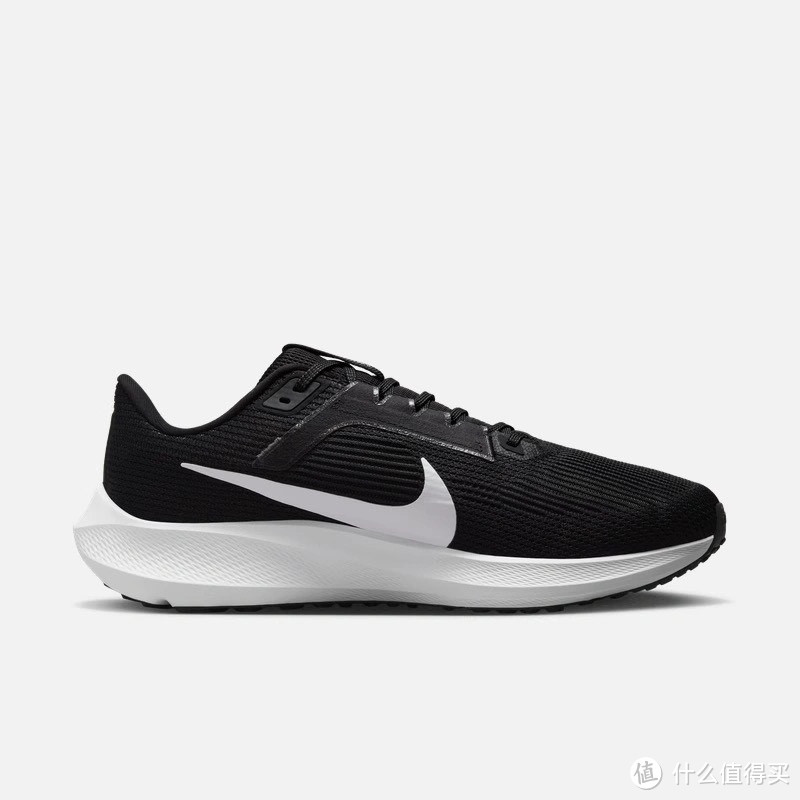 Nike Pegasus 40：公路跑步的信赖之选