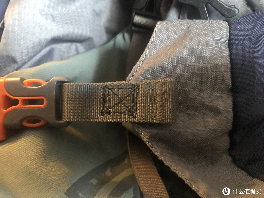 缝缝补补又三年-给用了十年的户外登山包更换插扣