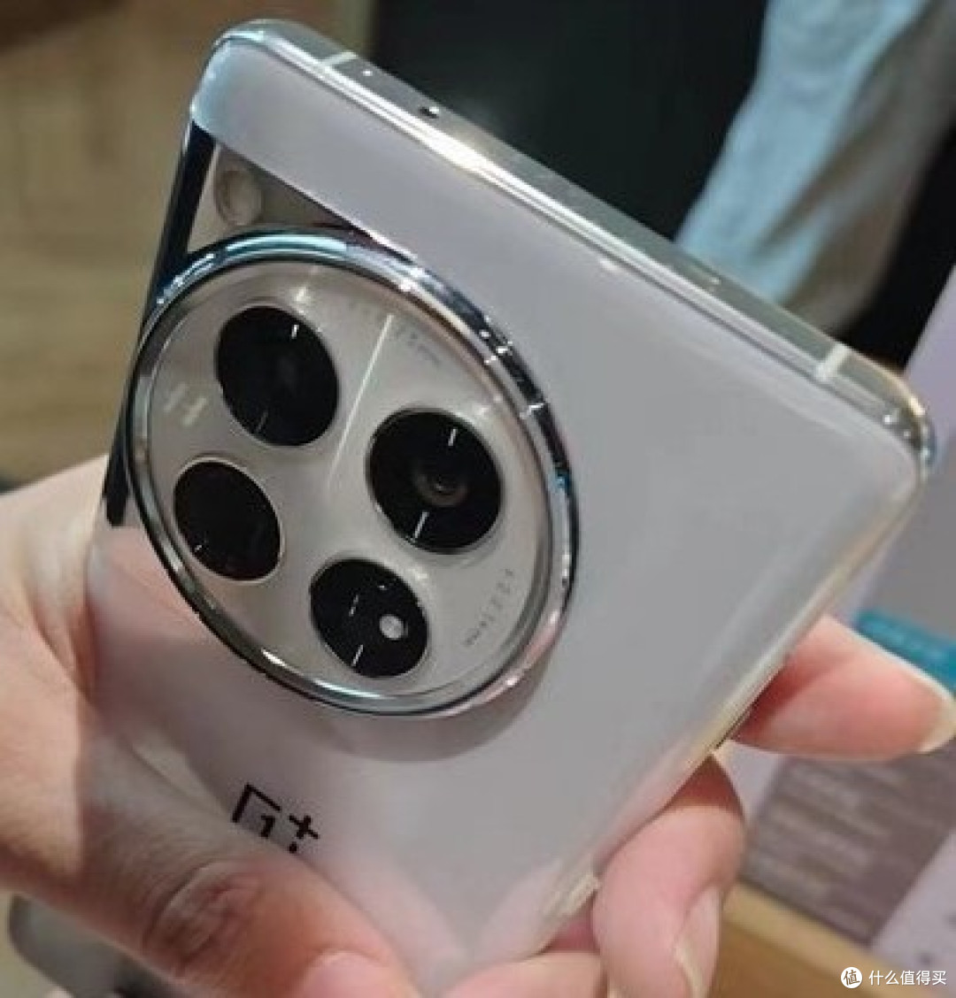 都是顶级旗舰手机!一加12、vivo X100Pro、小米14Pro和IQOO12Pro哪个更好更值得买?