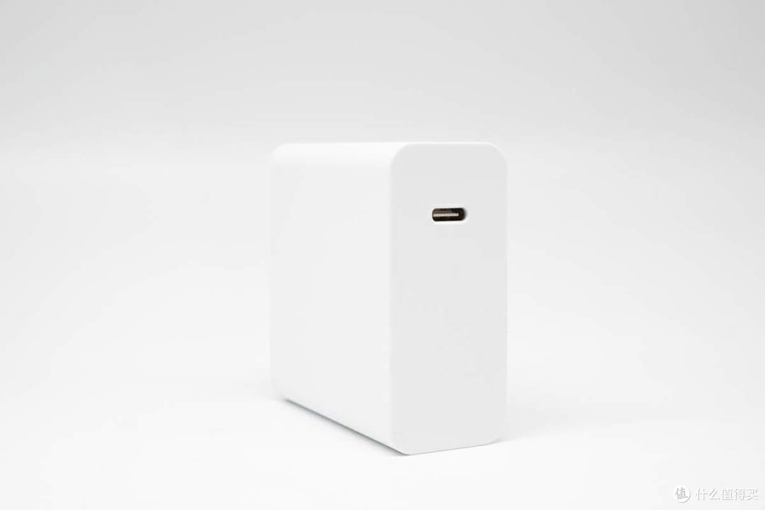 随身易带,Type-C PD 100W 输出,机械革命100W电源适配器评测