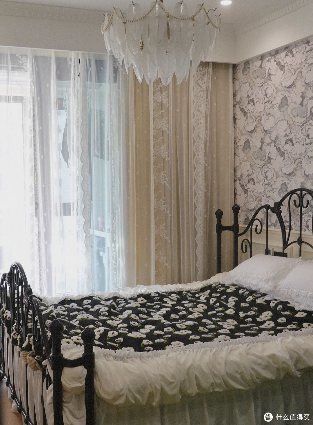 越来越多人卧室不放“床”了！建议学他家的做法，实用还省空间