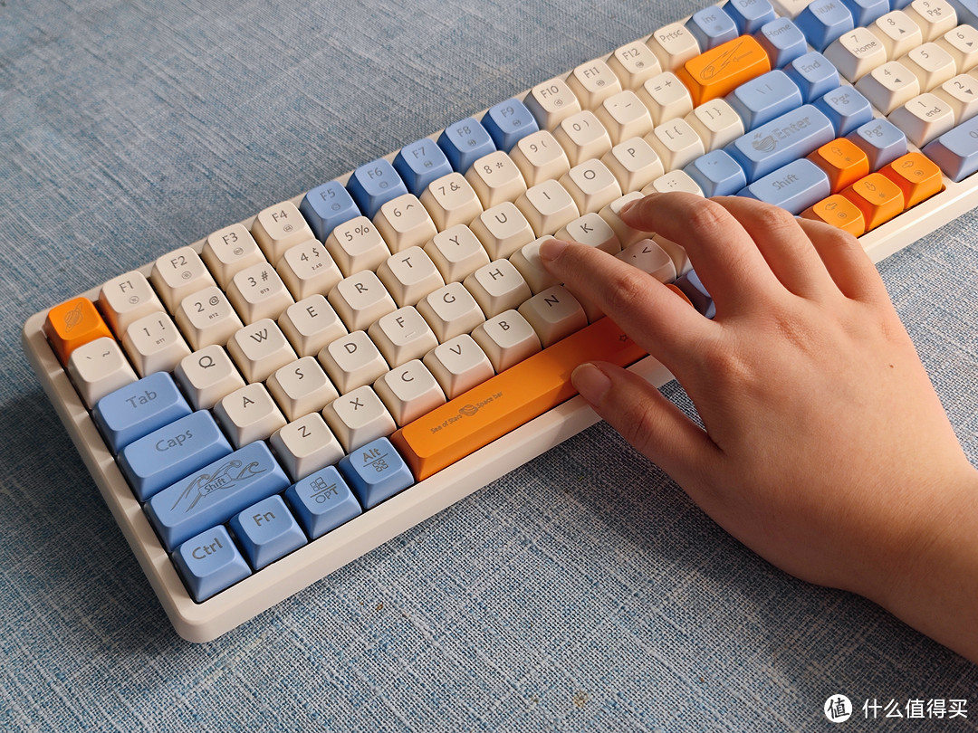 颜值与实力并存的一款机械键盘！