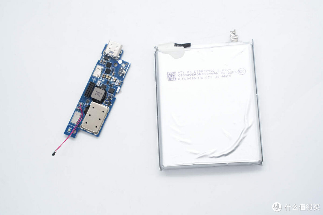 拆解报告:MI小米6000mAh 15W磁吸充电宝2 WPB0620MI
