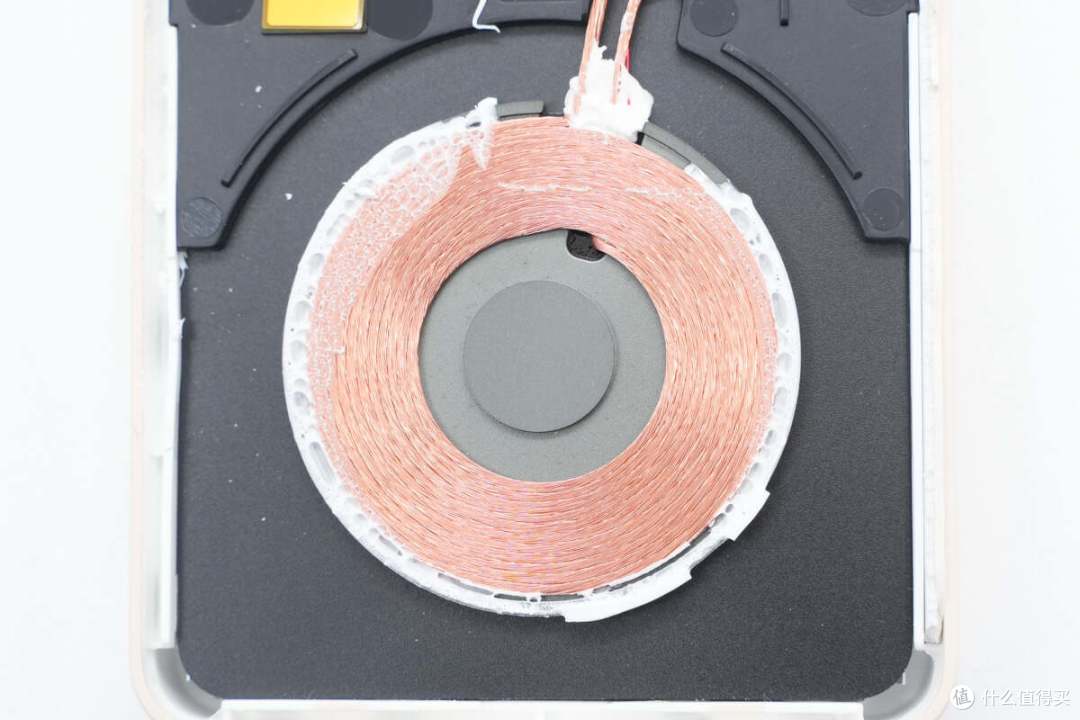 拆解报告:MI小米6000mAh 15W磁吸充电宝2 WPB0620MI