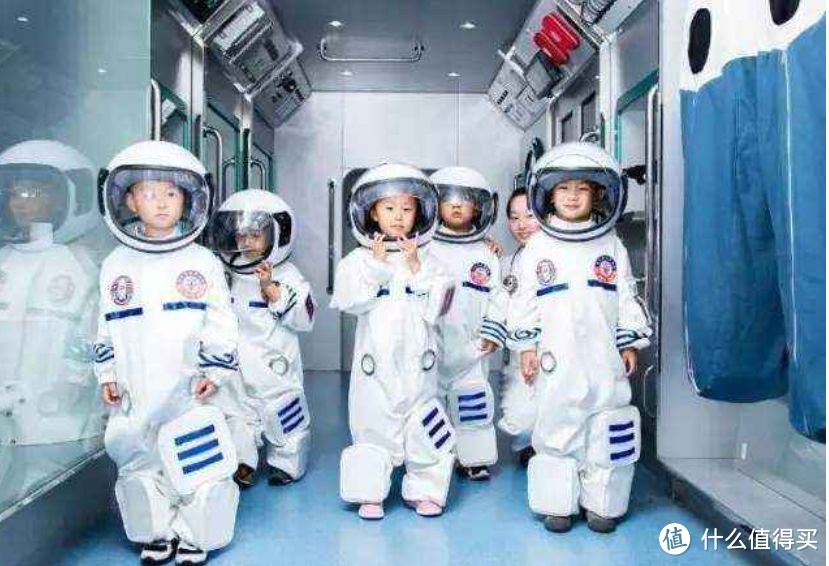 在太空中能做什么？聪明的家长会陪孩子一起《走进天宫》