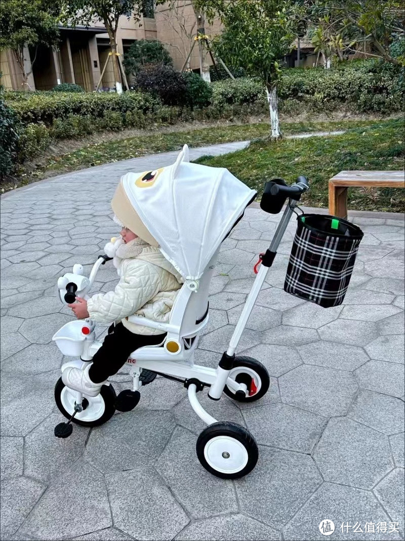 婴儿车：为宝宝打造的移动乐园