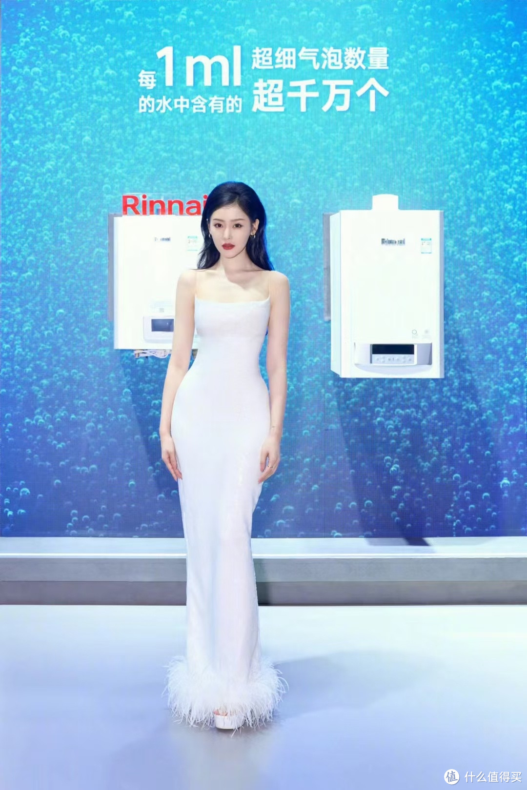 AWE2024现场唯一美女明星张天爱美图赏析