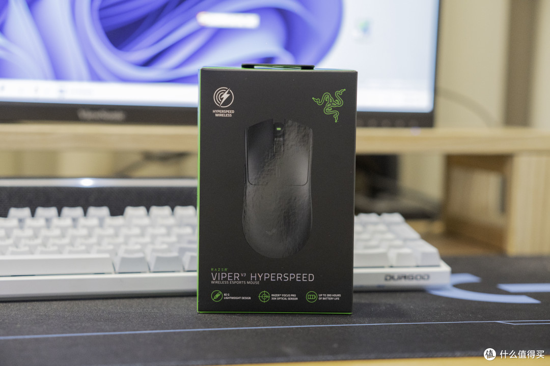 玩游戏鼠标是越轻越好吗?我还是喜欢带电池的雷蛇毒蝰 V3!
